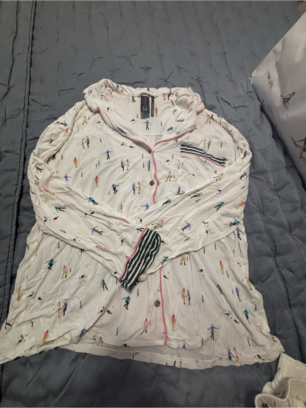 Anthropologie White Printed Pajama Top with Multicolor Skier Motif